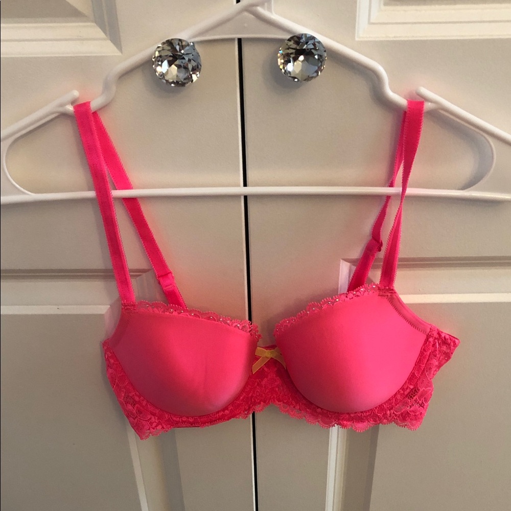 Bright Pink Lace-Trim Push-Up Bra - Women Intimates
Victoria’s Secret
